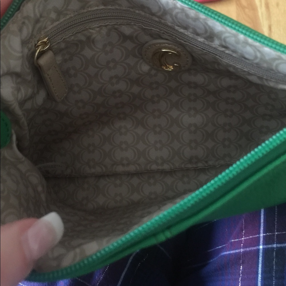 2 wristlets bags